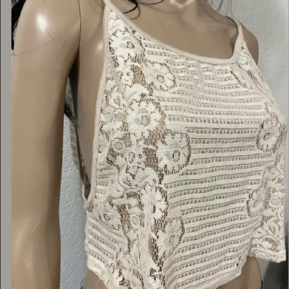 On twelfth top floral white size L - Picture 2 of 4